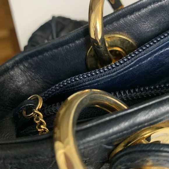 - Siso leather bag